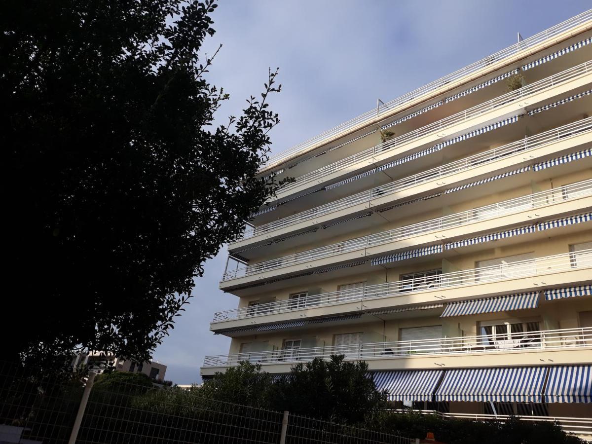 Le Palais Du Tropique Appartement Vue Mer 5E Etage Avec Ascenseur Juan-les-Pins Kültér fotó